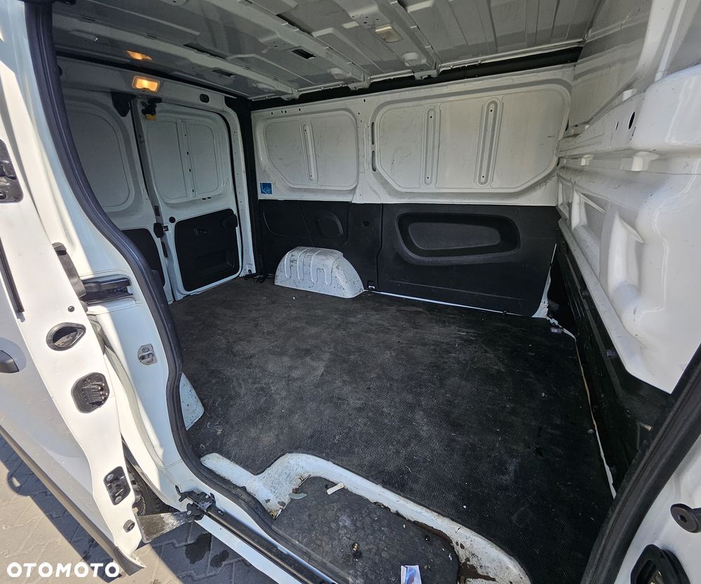 Renault Trafic - 16