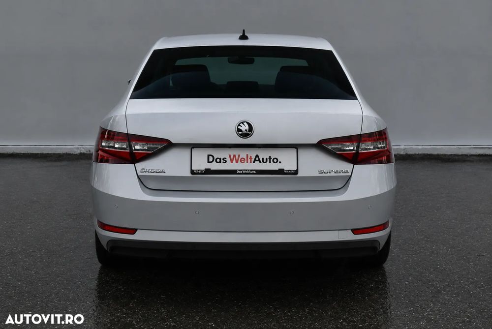 Skoda Superb 2.0 TDI DSG Ambition - 11