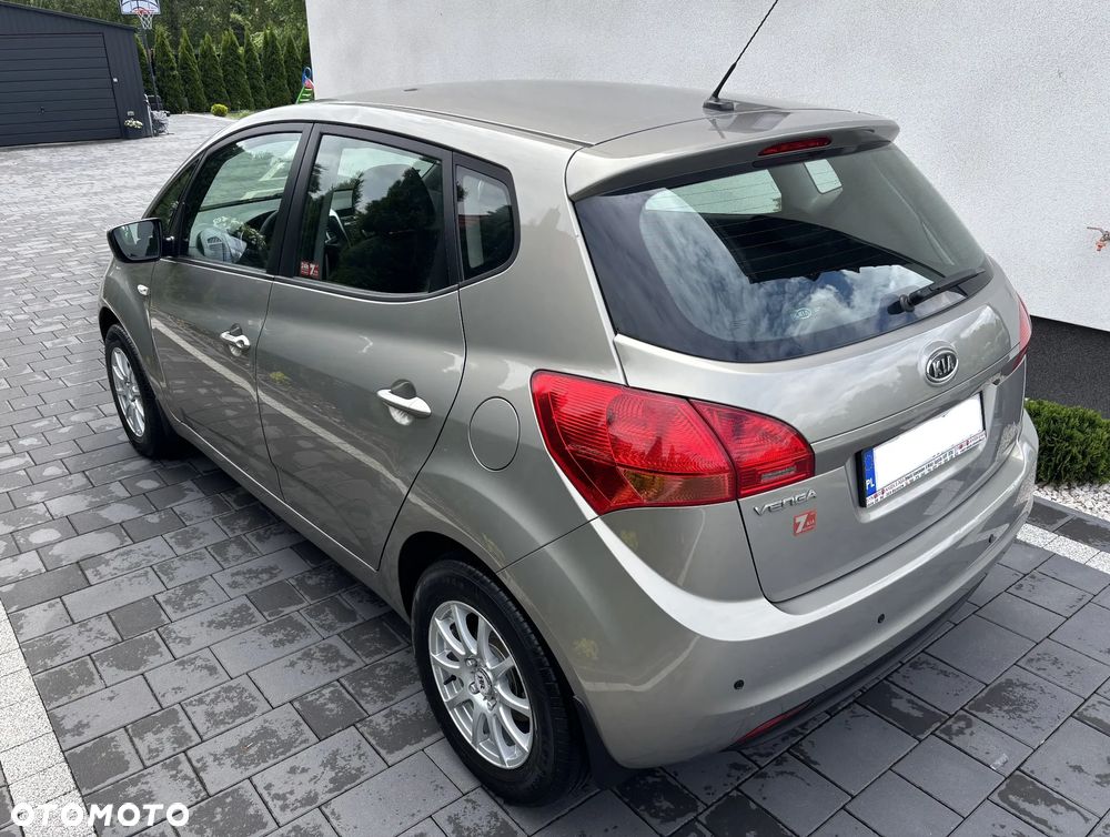 Kia Venga 1.4 L - 11