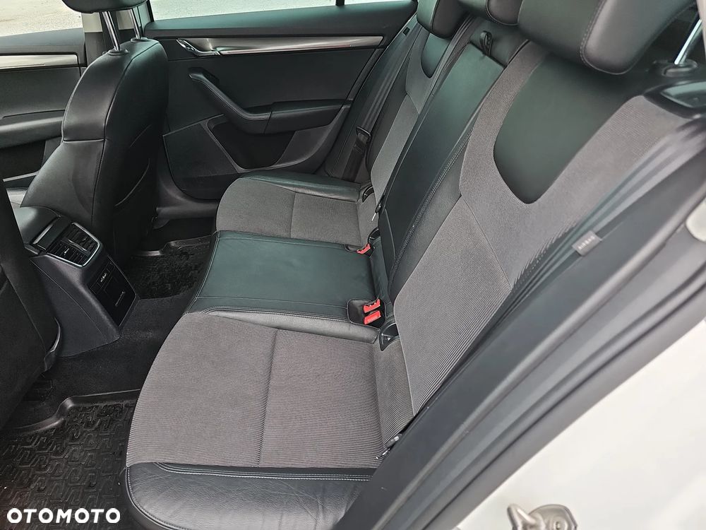 Skoda Octavia 2.0 TDI 4x4 Style DSG - 13