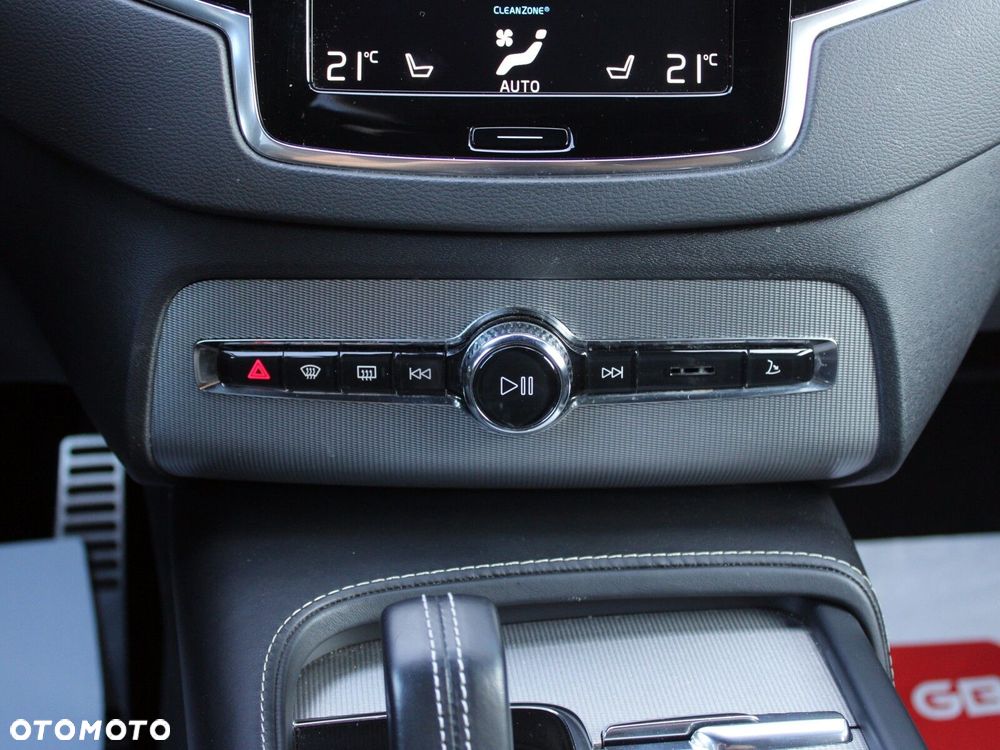 Volvo XC 90 D5 SCR AWD R-Design - 25