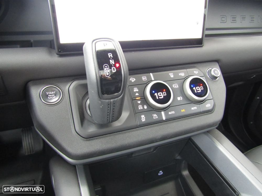 Land Rover Defender 2.0 P300e 110 AWD X-Dynamic SE - 22
