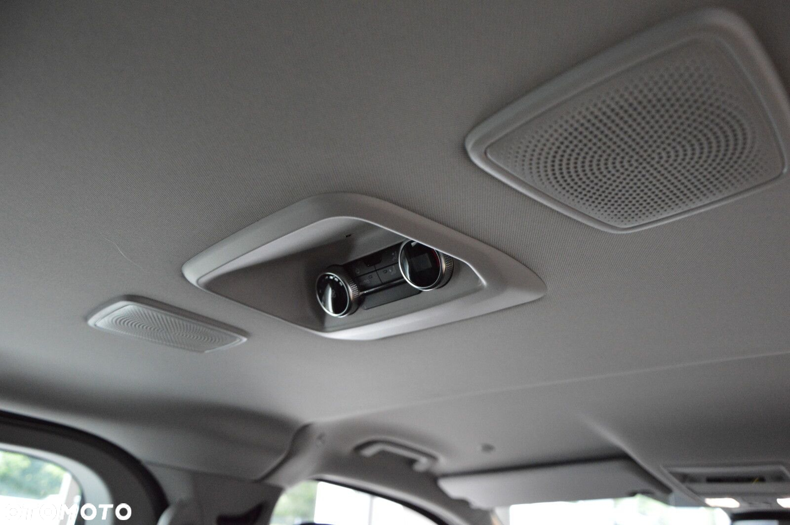 Volkswagen Caravelle Life - 35