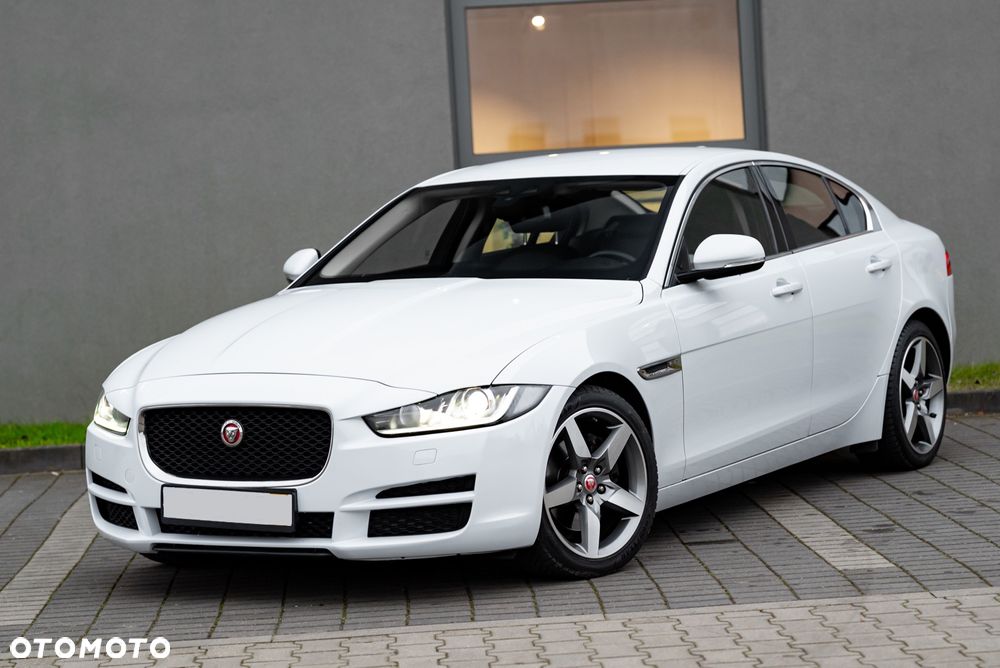 Jaguar XE - 5