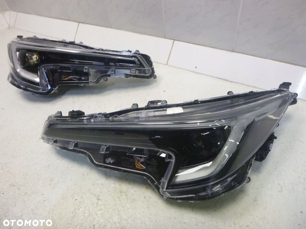 TOYOTA COROLLA E21 LIFT 22- LAMPA LAMPY REFLEKTOR REFLEKTORY PRZÓD PRZEDNIE PRAWA LEWA LED KOMPLET NOWE ORYGINAŁ - 2