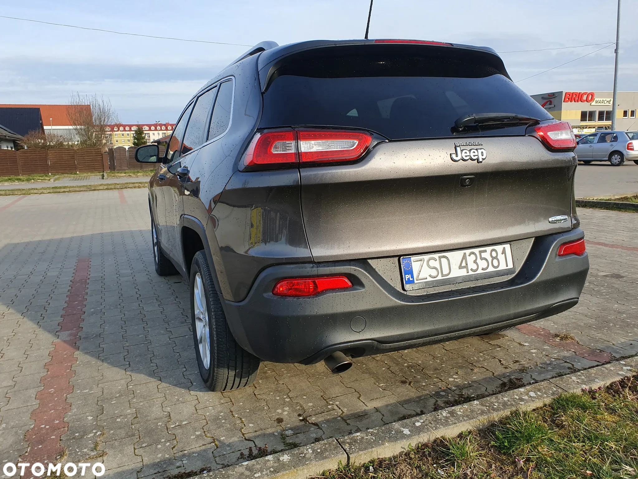 Jeep Cherokee - 4