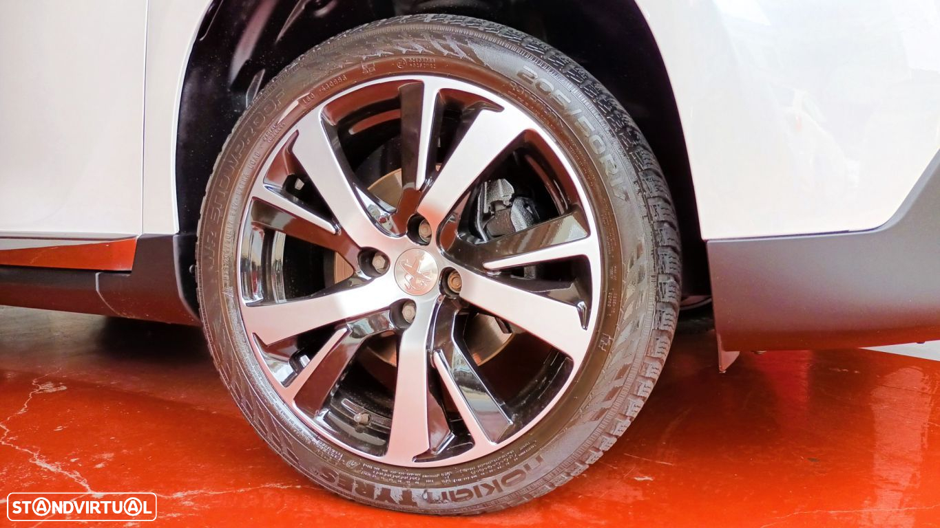 Peugeot 2008 1.2 PureTech Allure - 22