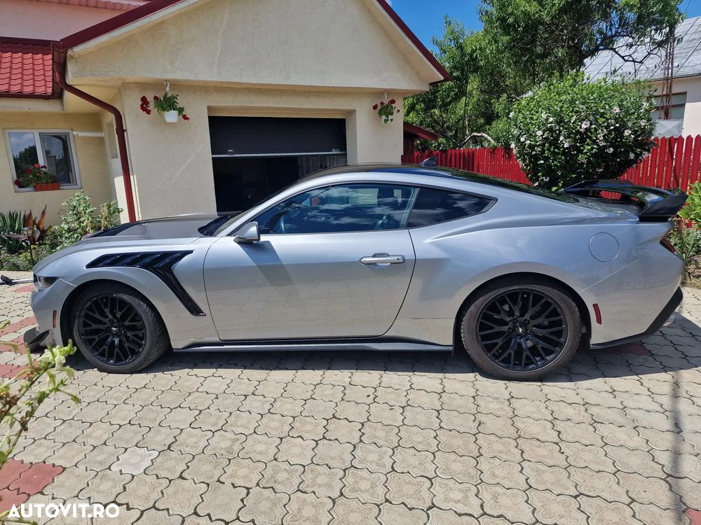 Ford Mustang - 8