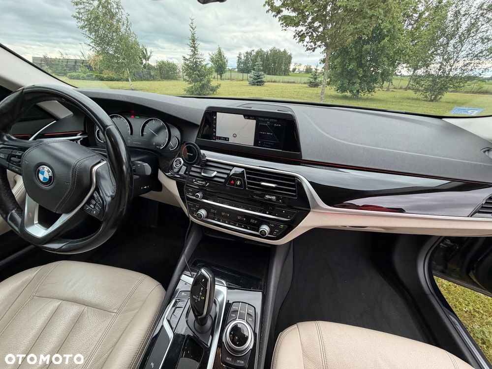 BMW Seria 5 520d xDrive - 9