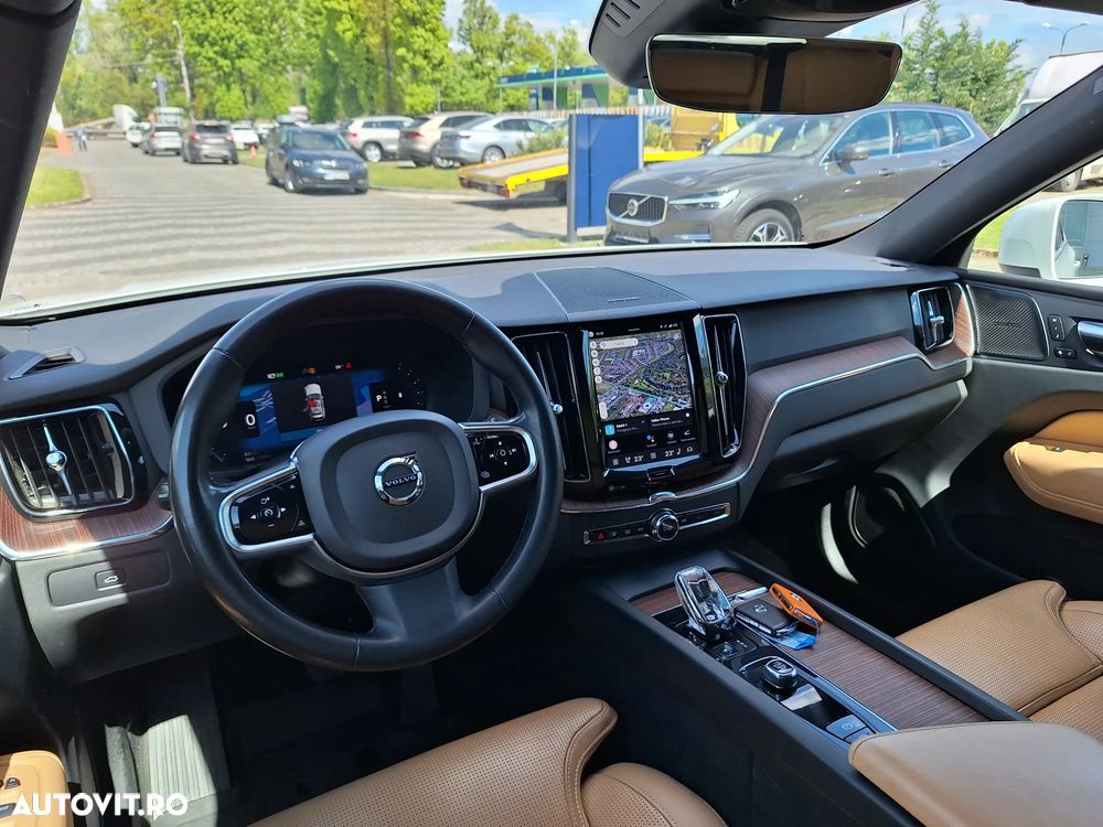 Volvo XC 60 B4 MHEV AT AWD Plus Dark - 18