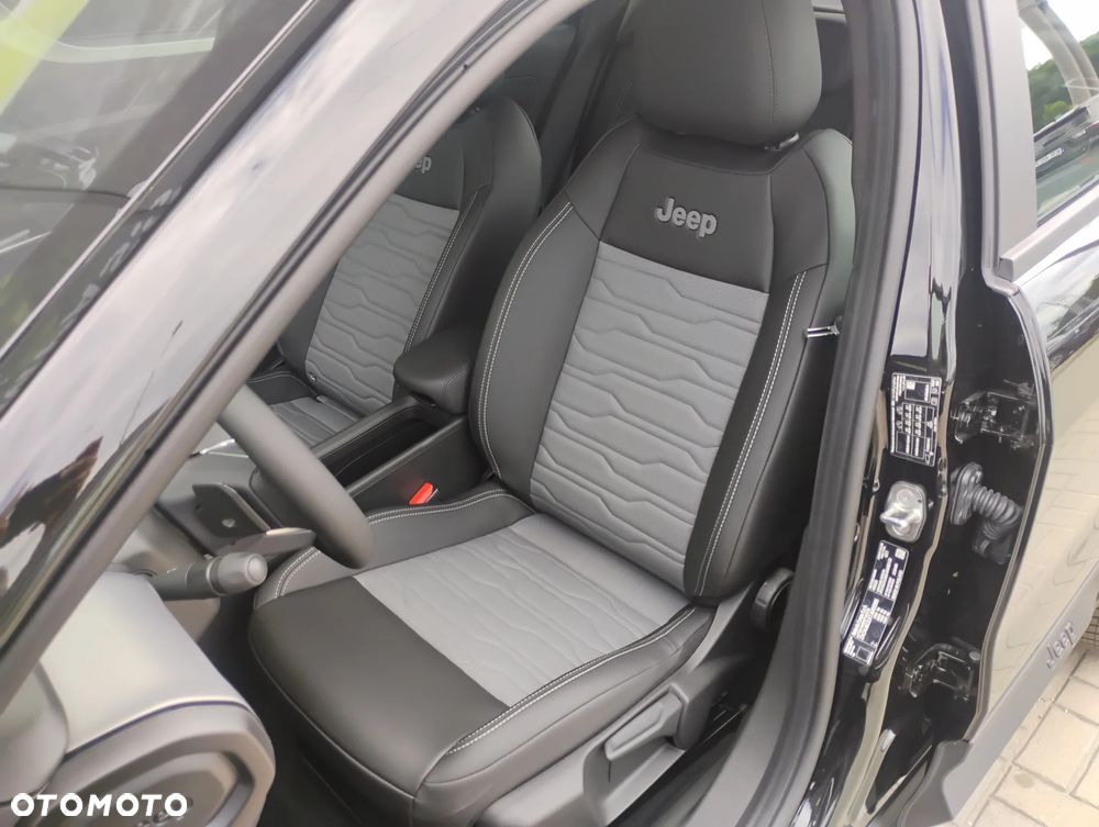 Jeep Avenger 1.2 T3 mHEV Upland 4xe eDCT6 - 21