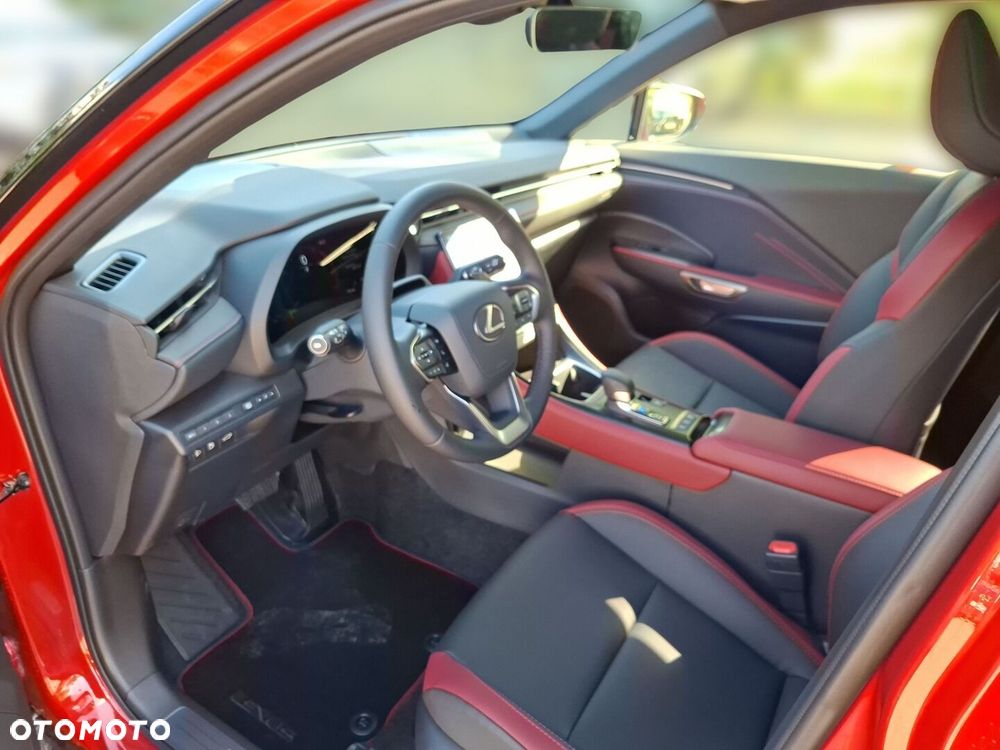 Lexus LBX - 9