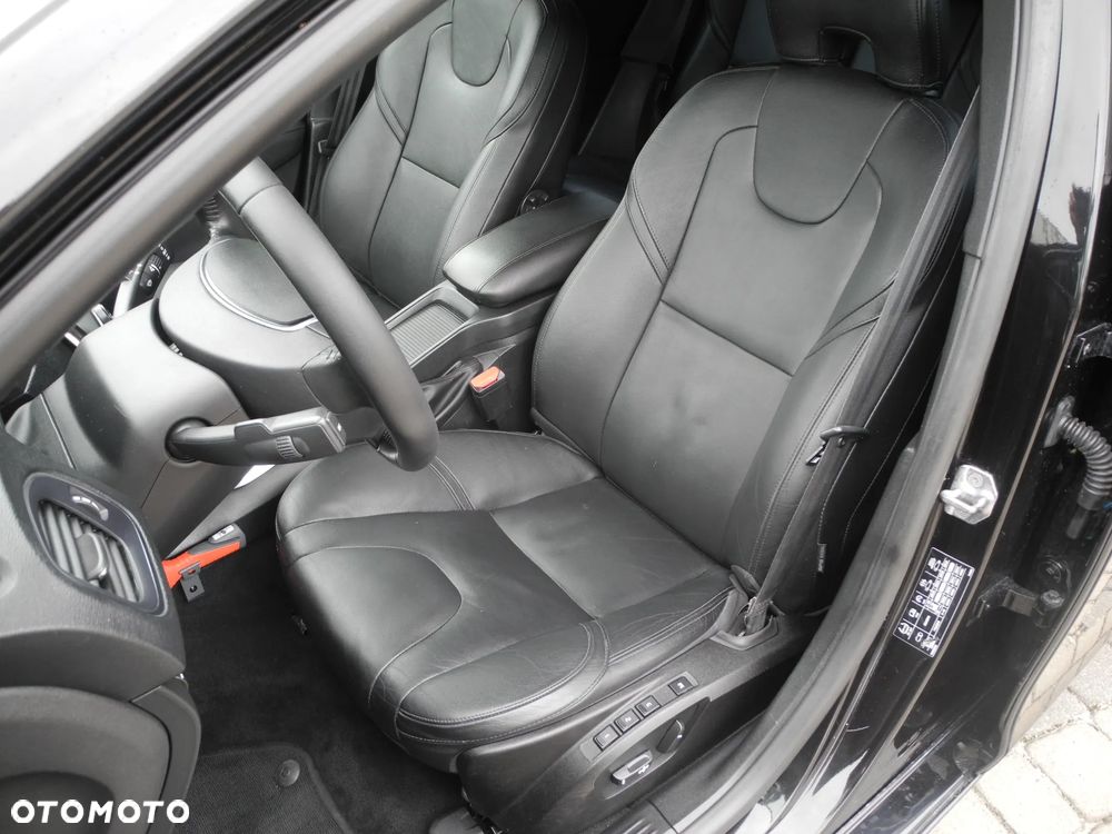 Volvo V40 D4 Geartronic Momentum - 14