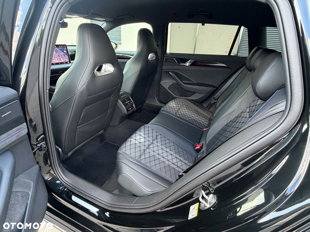 Volkswagen Passat Variant 2.0 TDI SCR DSG R-Line - 17