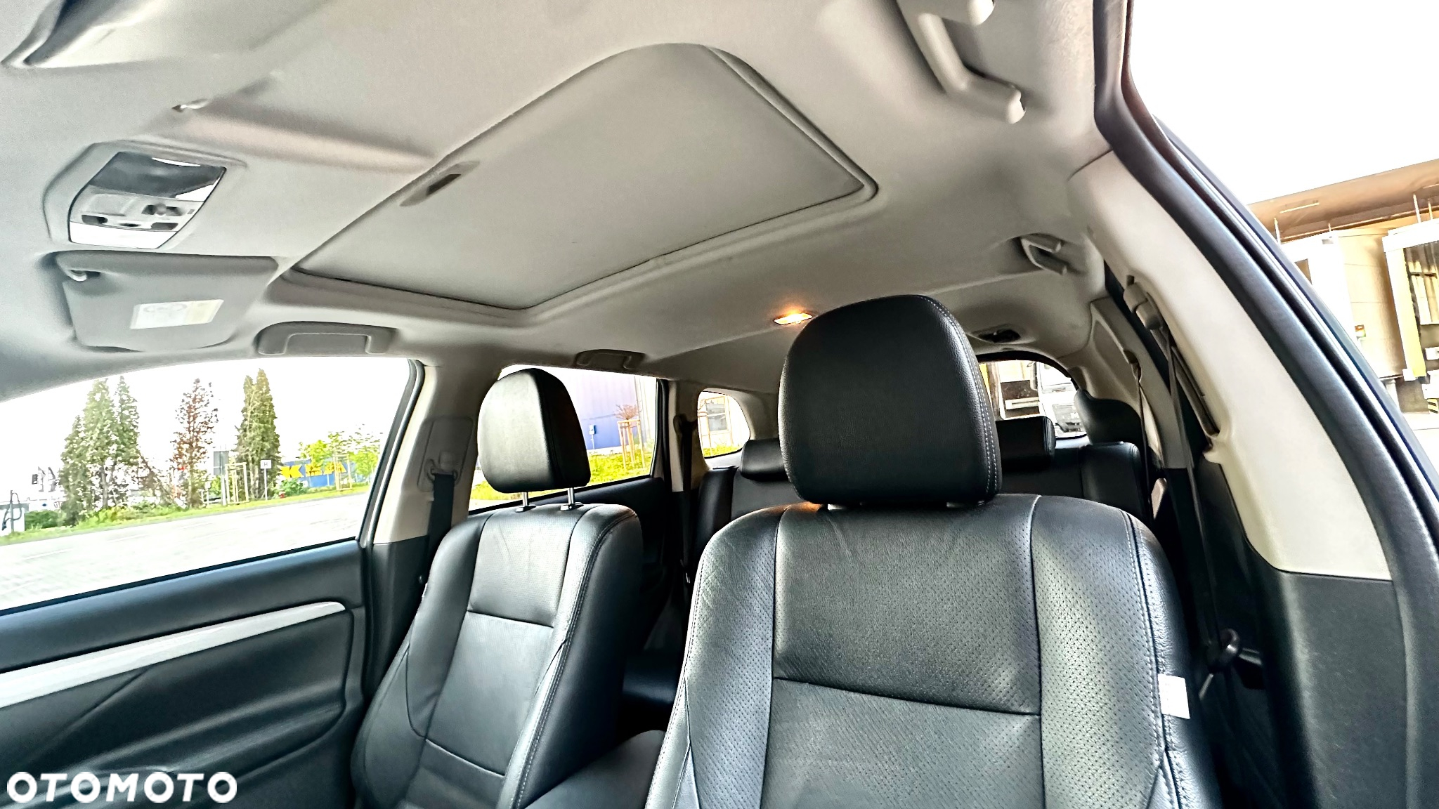 Mitsubishi Outlander 2.0 4WD Plug-In Hybrid Top - 22