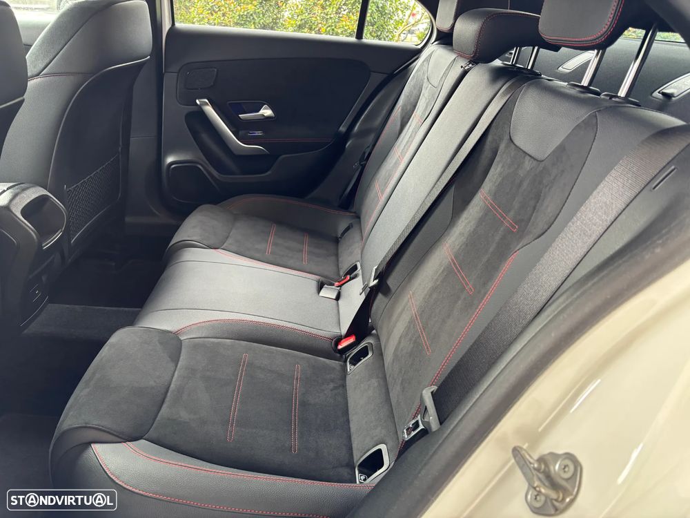 Mercedes-Benz A 250 e AMG Line - 17