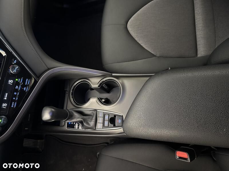 Toyota Camry 2.5 Hybrid Comfort CVT - 18