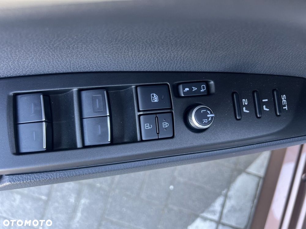 Toyota Camry - 25