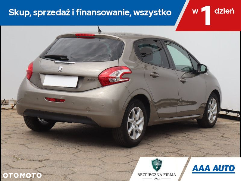 Peugeot 208 - 6