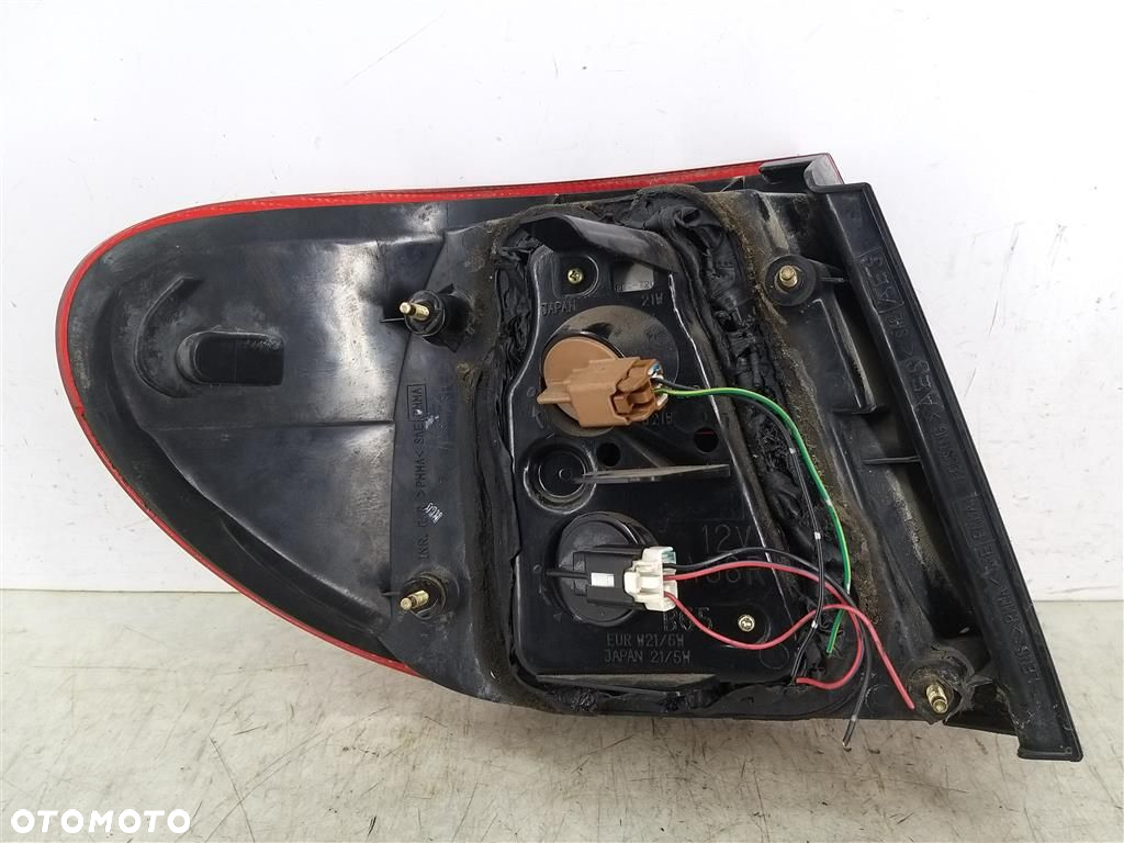 Lampa prawa tylna tył Nissan Almera N16 SEDAN 2000-2006 WERSJA EUROPEJSKA - 2