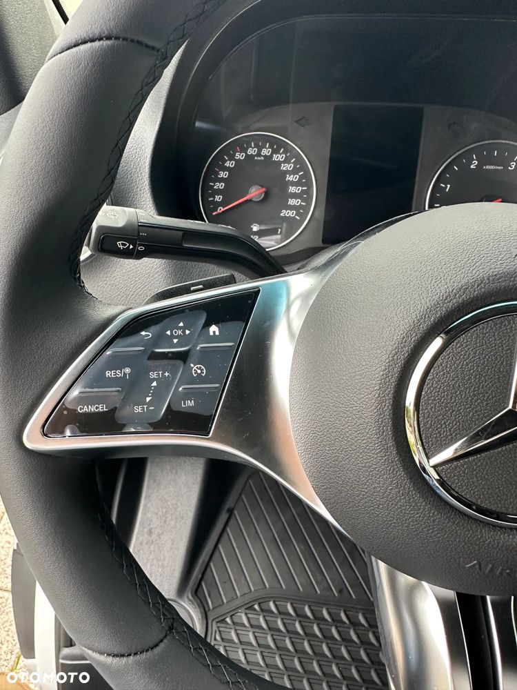 Mercedes-Benz Sprinter - 14