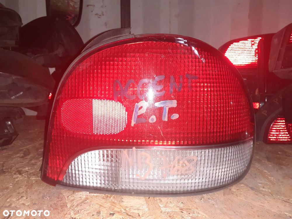 LAMPA TYLNA TYŁ PRAWY PRAWA HYUNDAI ACCENT - 1