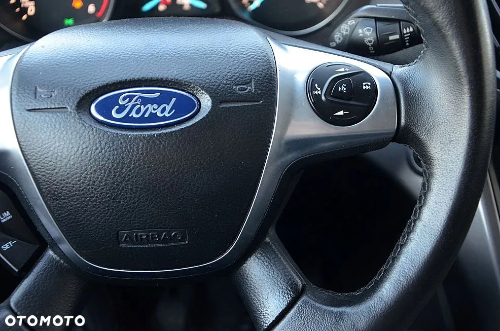 Ford Kuga 2.0 TDCi 2x4 Titanium - 18