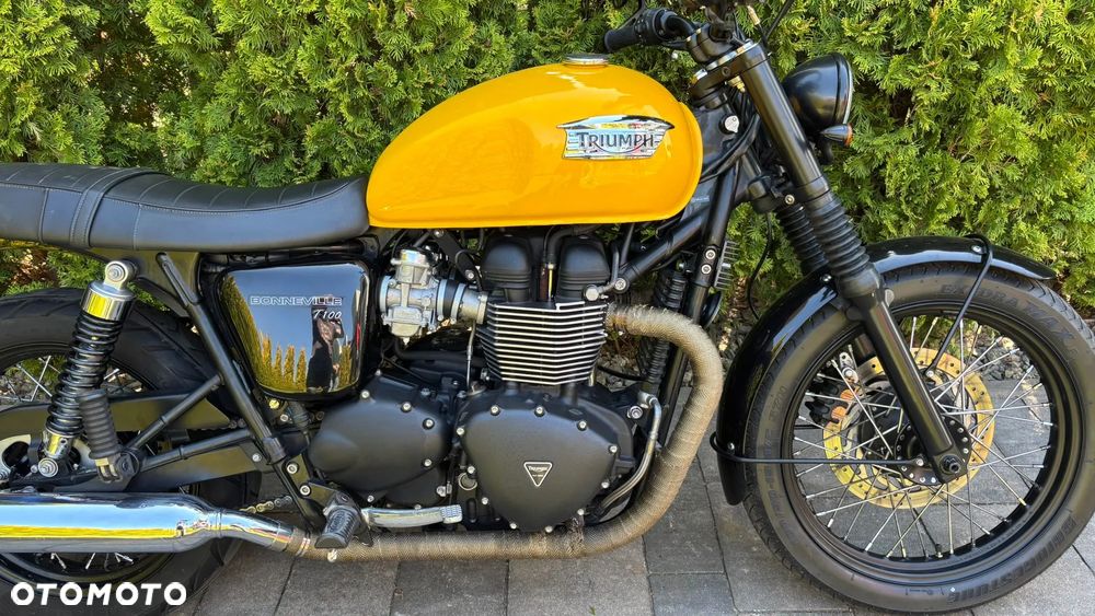 Triumph Bonneville - 6