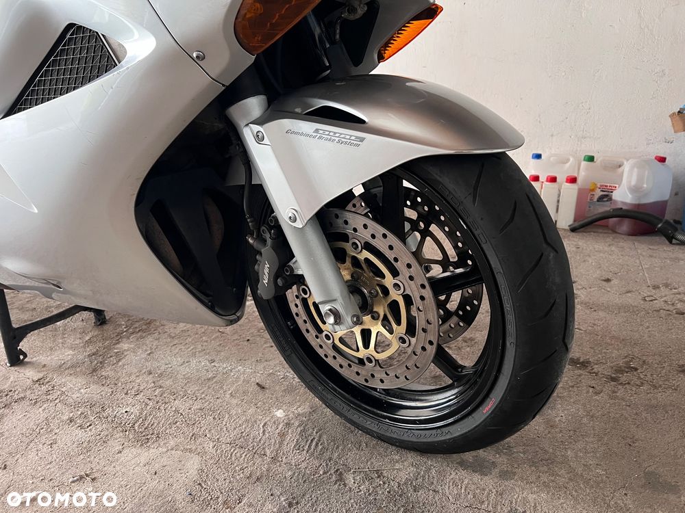 Honda VFR - 8