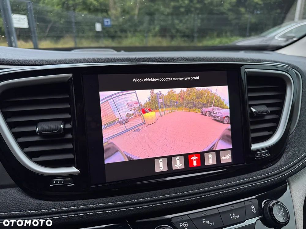 Chrysler Pacifica - 31
