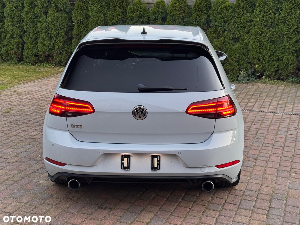 Volkswagen Golf GTI (BlueMotion Technology) - 24