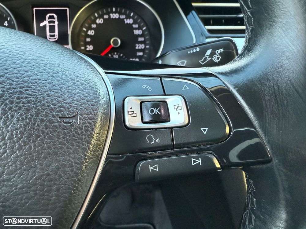 VW Passat 1.6 TDI Highline - 25