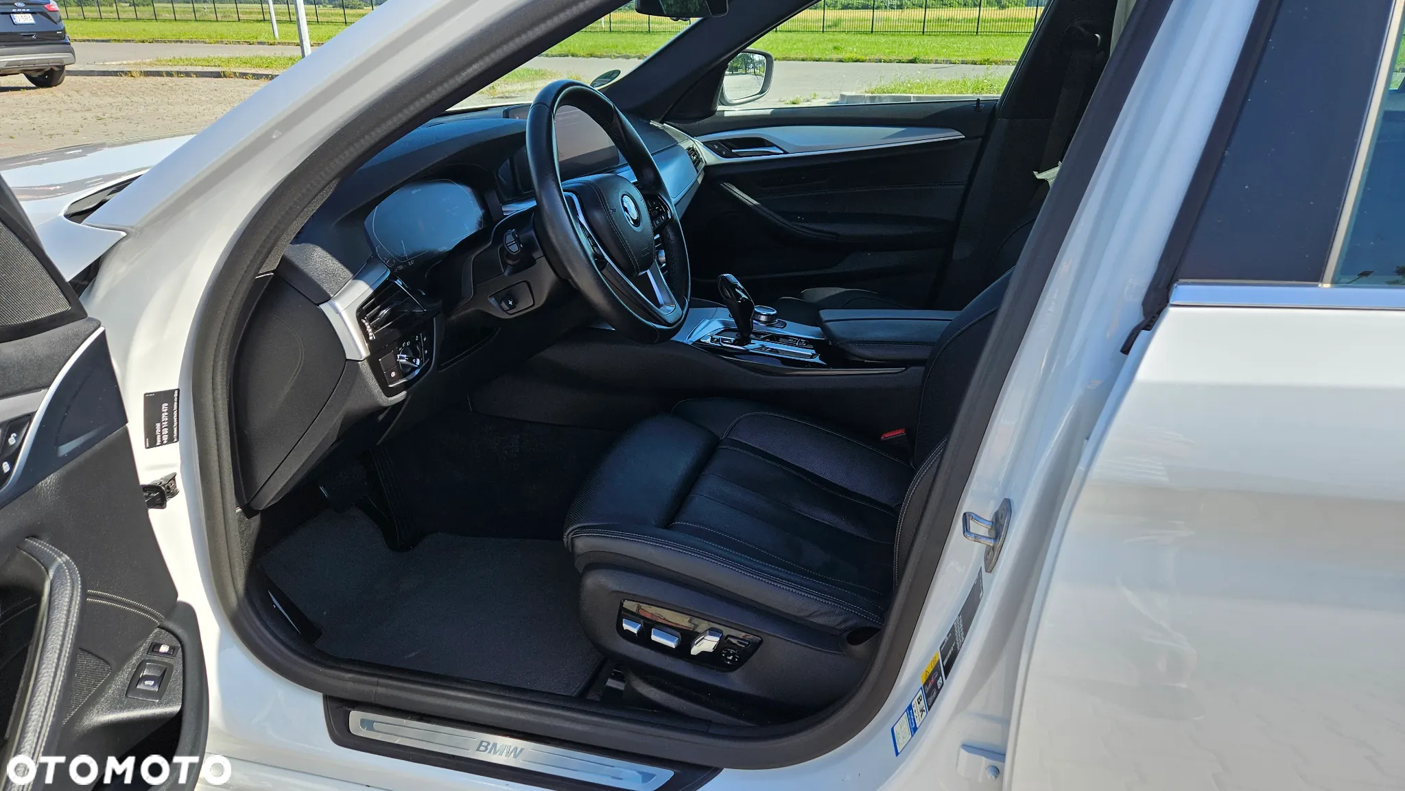 BMW Seria 5 520e - 11