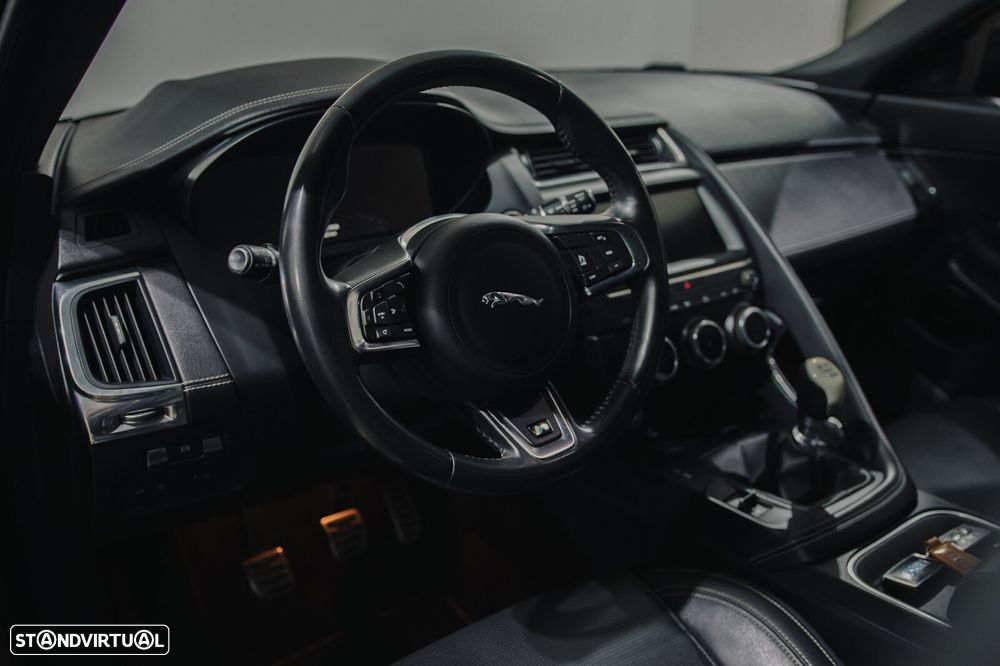 Jaguar E-Pace 2.0 i4D R-Dynamic - 35