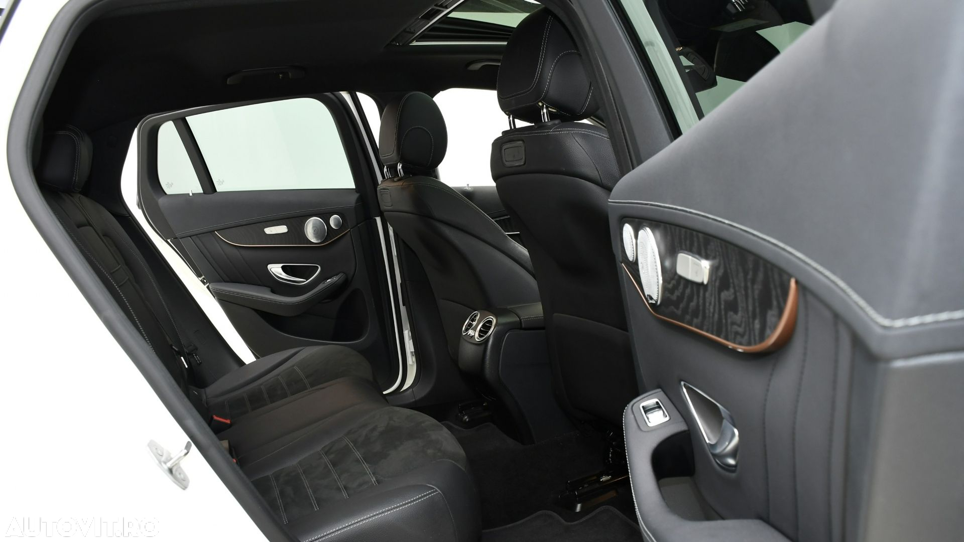 Mercedes-Benz EQC - 9