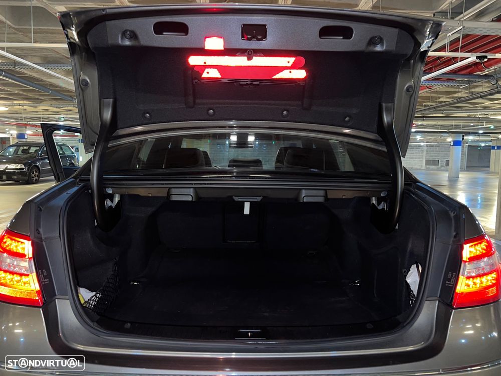 Mercedes-Benz E 250 CDI DPF BlueEFFICIENCY 7G-TRONIC Avantgarde - 13