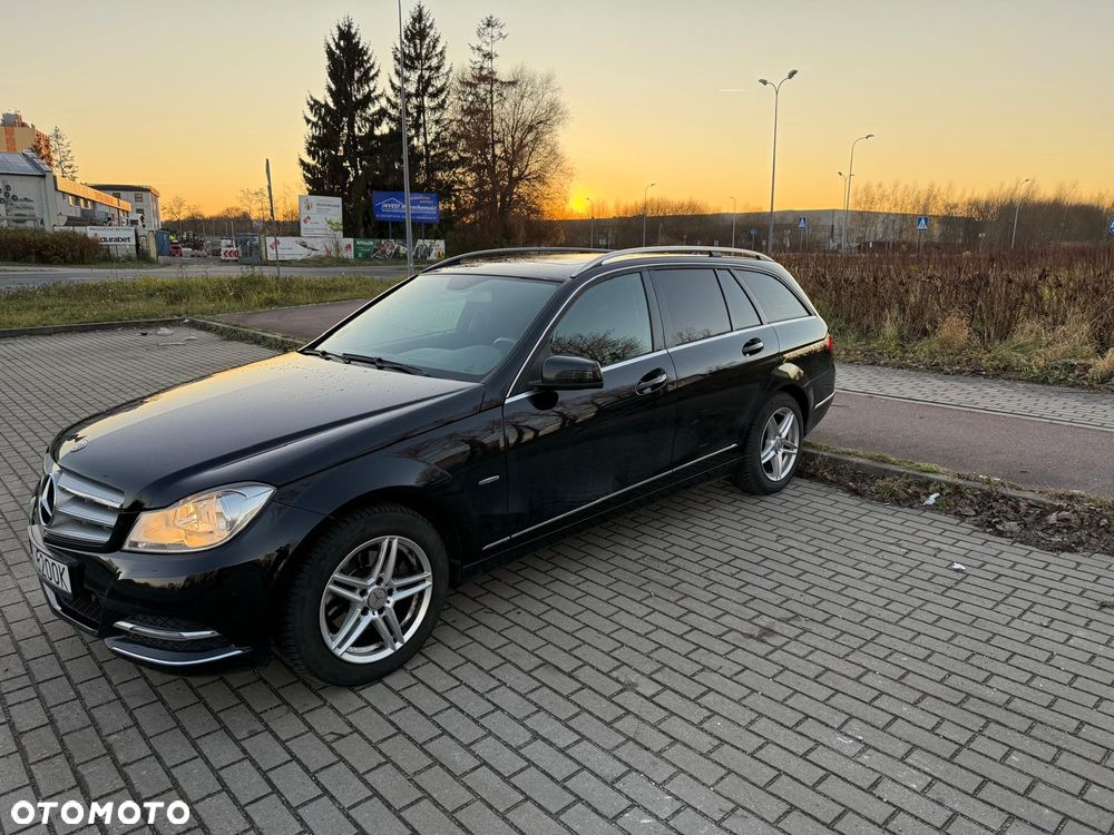 Mercedes-Benz Klasa C 180 CGI Automatik BlueEFFICIENCY Elegance - 15