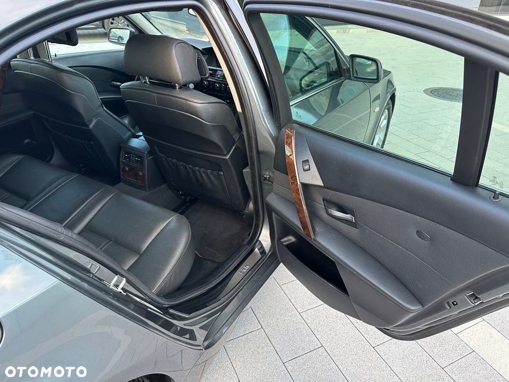 BMW Seria 5 525i - 8