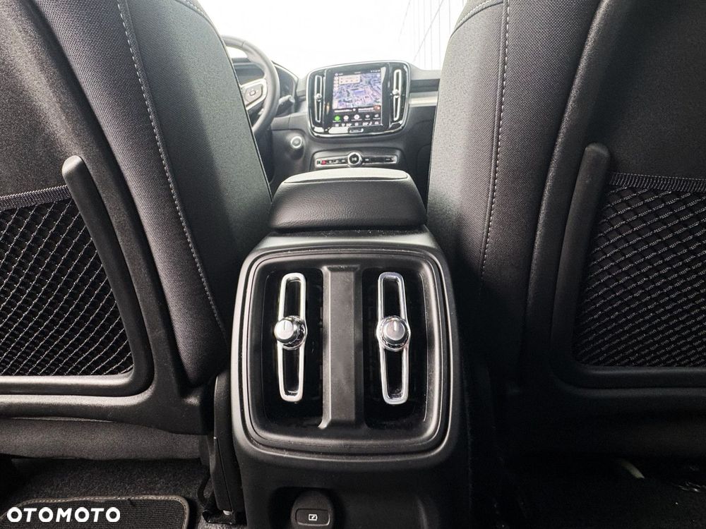 Volvo XC 40 - 24