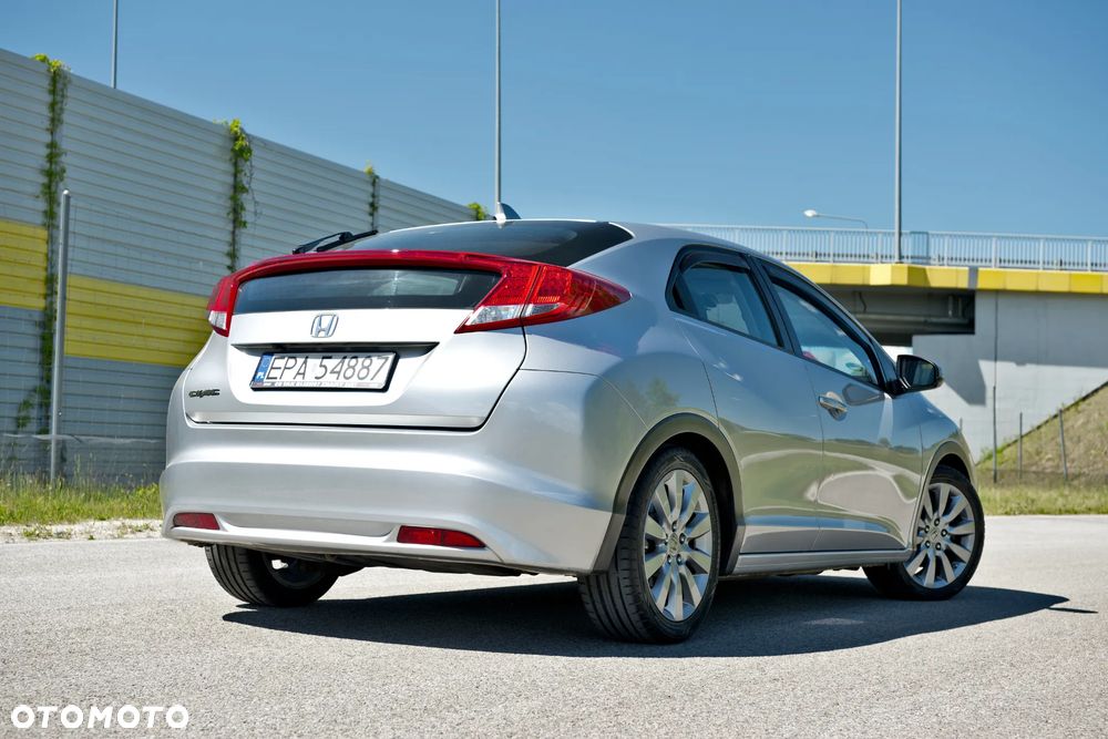 Honda Civic 1.8 i-VTEC Sport - 12