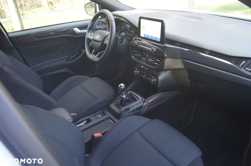 Ford Focus Turnier 1.5 EcoBlue Start-Stopp-System ST-LINE DESIGN - 32