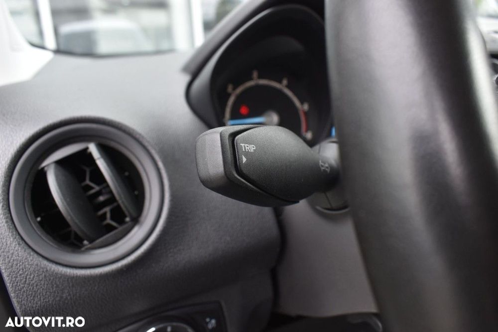 Ford Transit Courier - 19