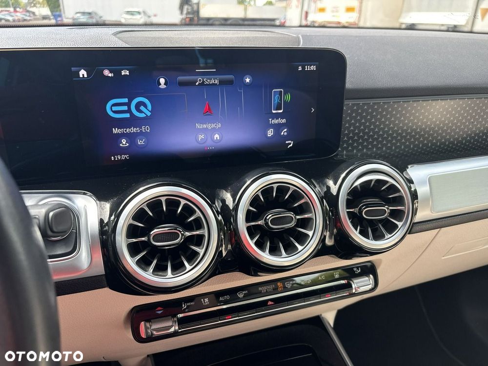 Mercedes-Benz EQB - 24