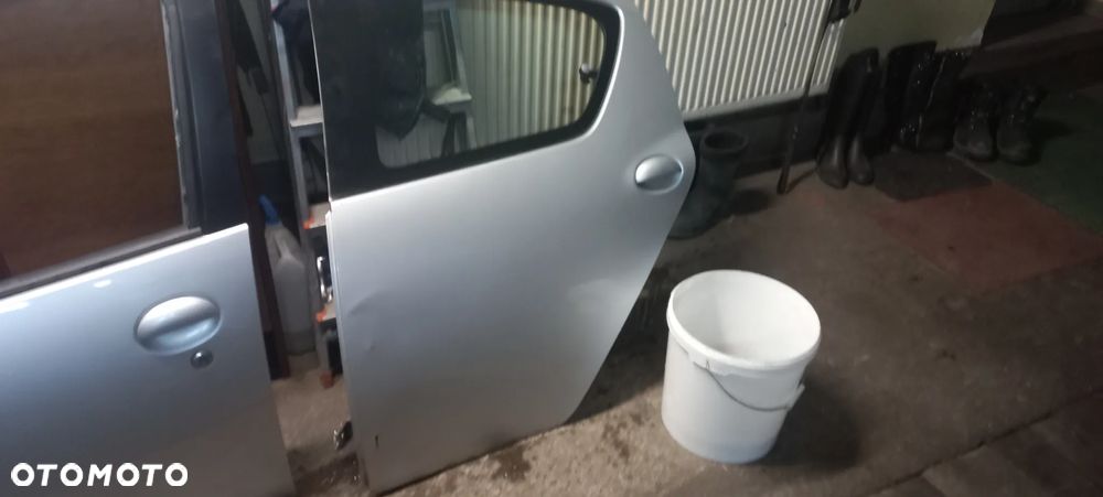 aygo 1 lewe drzwi tył 5d  1e7poznan - 1
