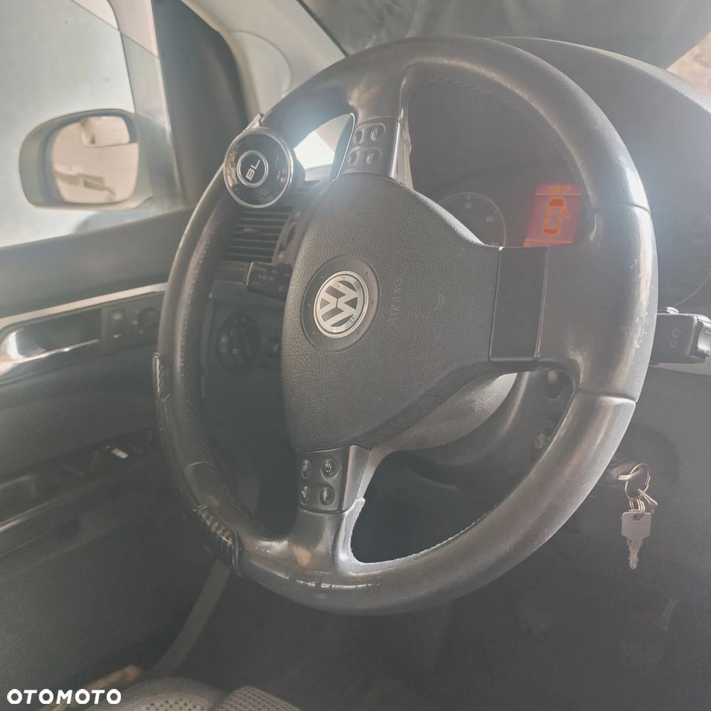 Volkswagen Touran 2.0 TDI DPF Highline - 11