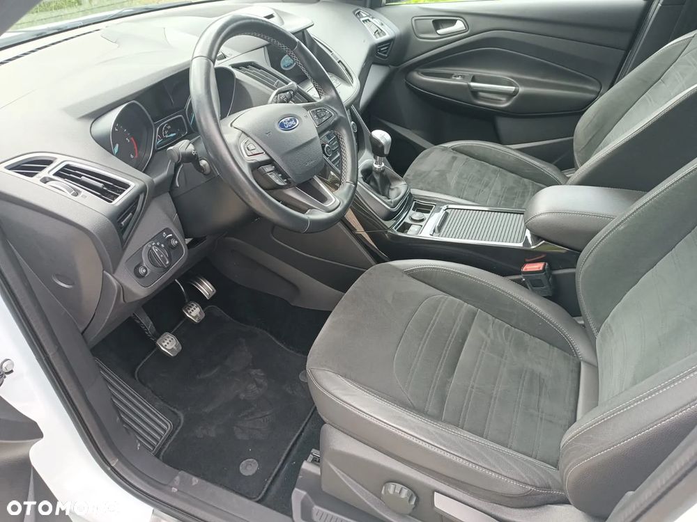 Ford Kuga 2.0 TDCi 2x4 ST-Line - 9