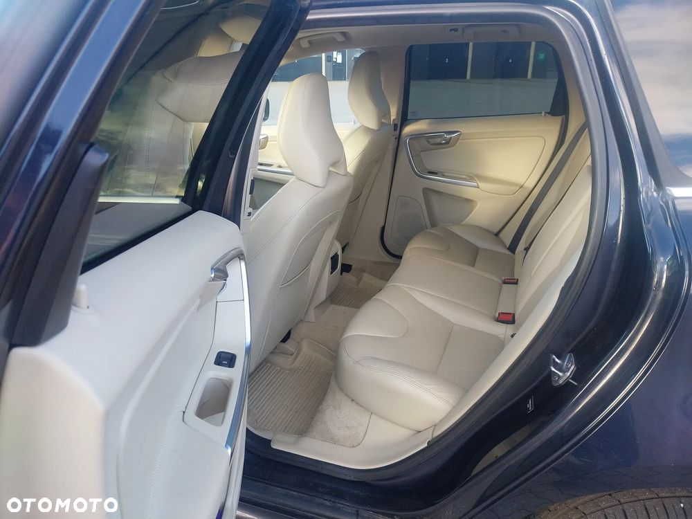 Volvo XC 60 T5 AWD Drive-E Momentum - 9