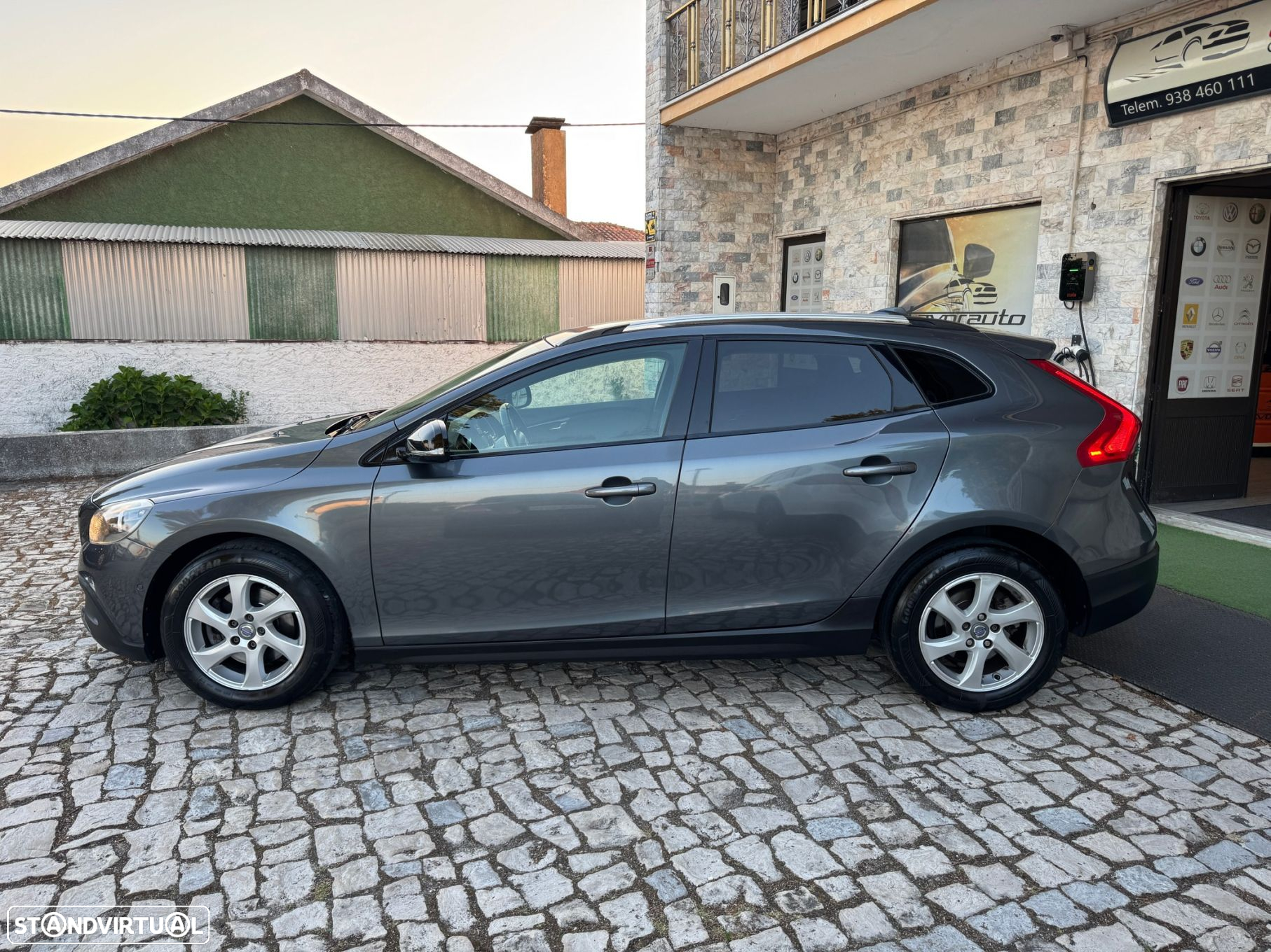 Volvo V40 Cross Country 1.6 D2 Momentum - 4