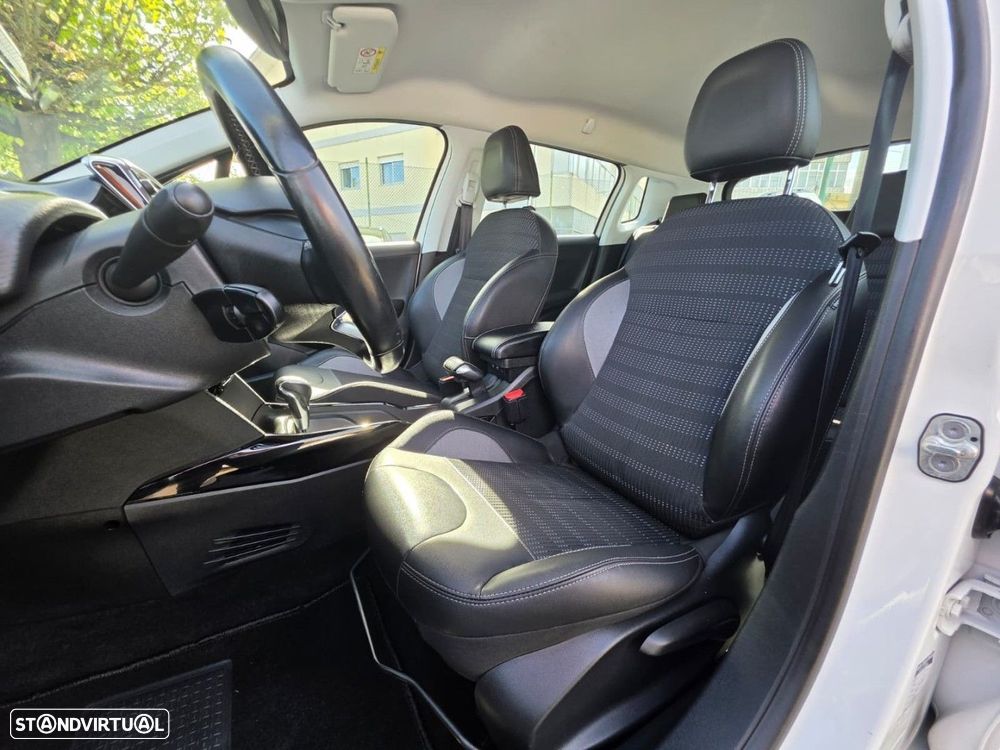 Peugeot 2008 1.2 PureTech Allure EAT6 - 12