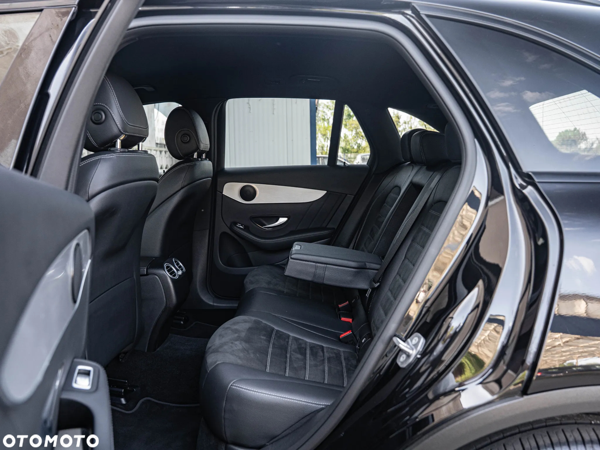 Mercedes-Benz GLC 200 4Matic 9G-TRONIC AMG Line Plus - 31